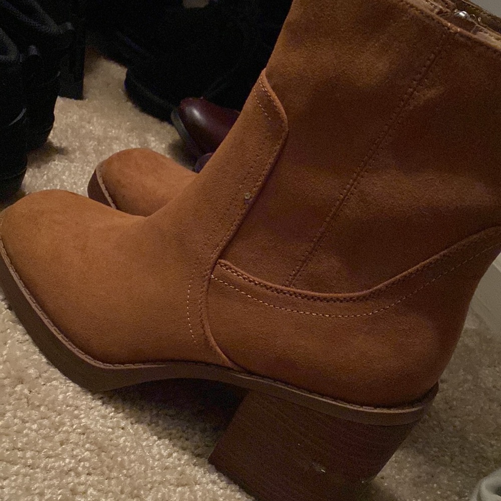 Universal Thread Boots - Picture 2 of 6
